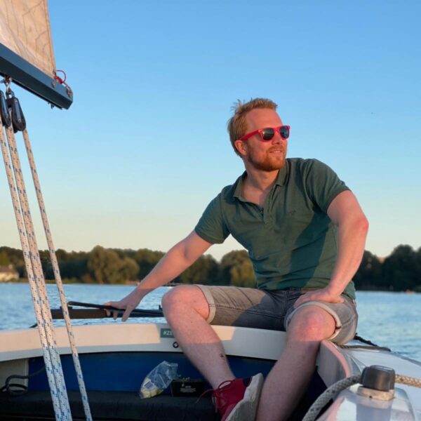 Andre als Gründer und Skipper hat immer die richtigen Informationen zum Thema Führung und Segeln.